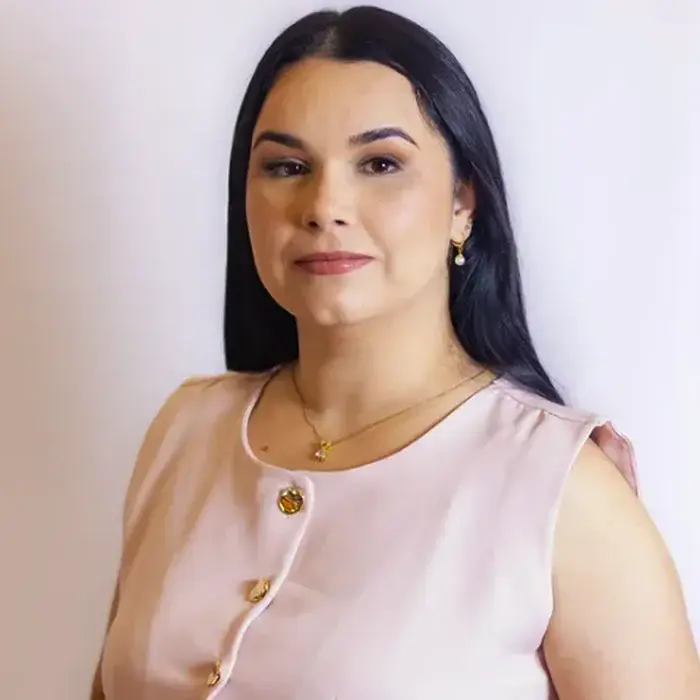 Camila Andrade, İngilizce öğretmeni